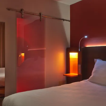 Western Seine West ホテル ピュトー