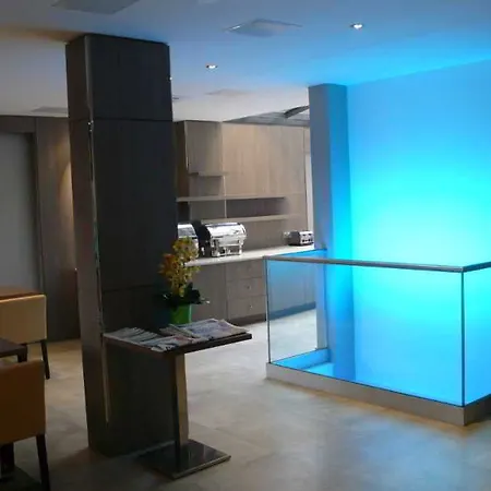 Western Seine West ホテル