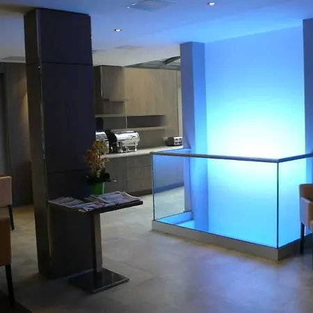 Western Seine West ホテル 3*