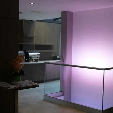 Western Seine West ホテル