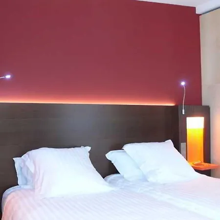 Western Seine West ホテル ピュトー